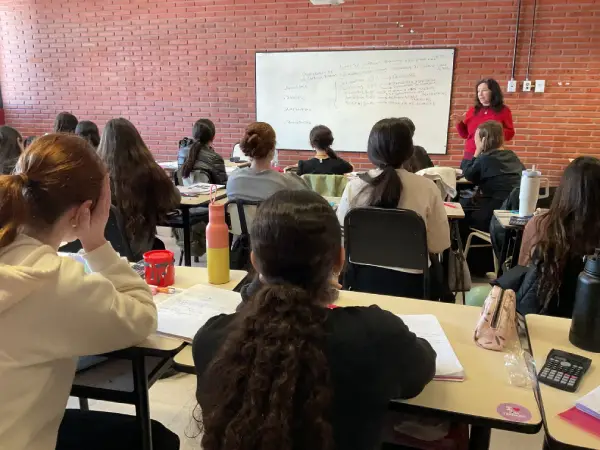 Bachillerato con Orientación en Comunicación